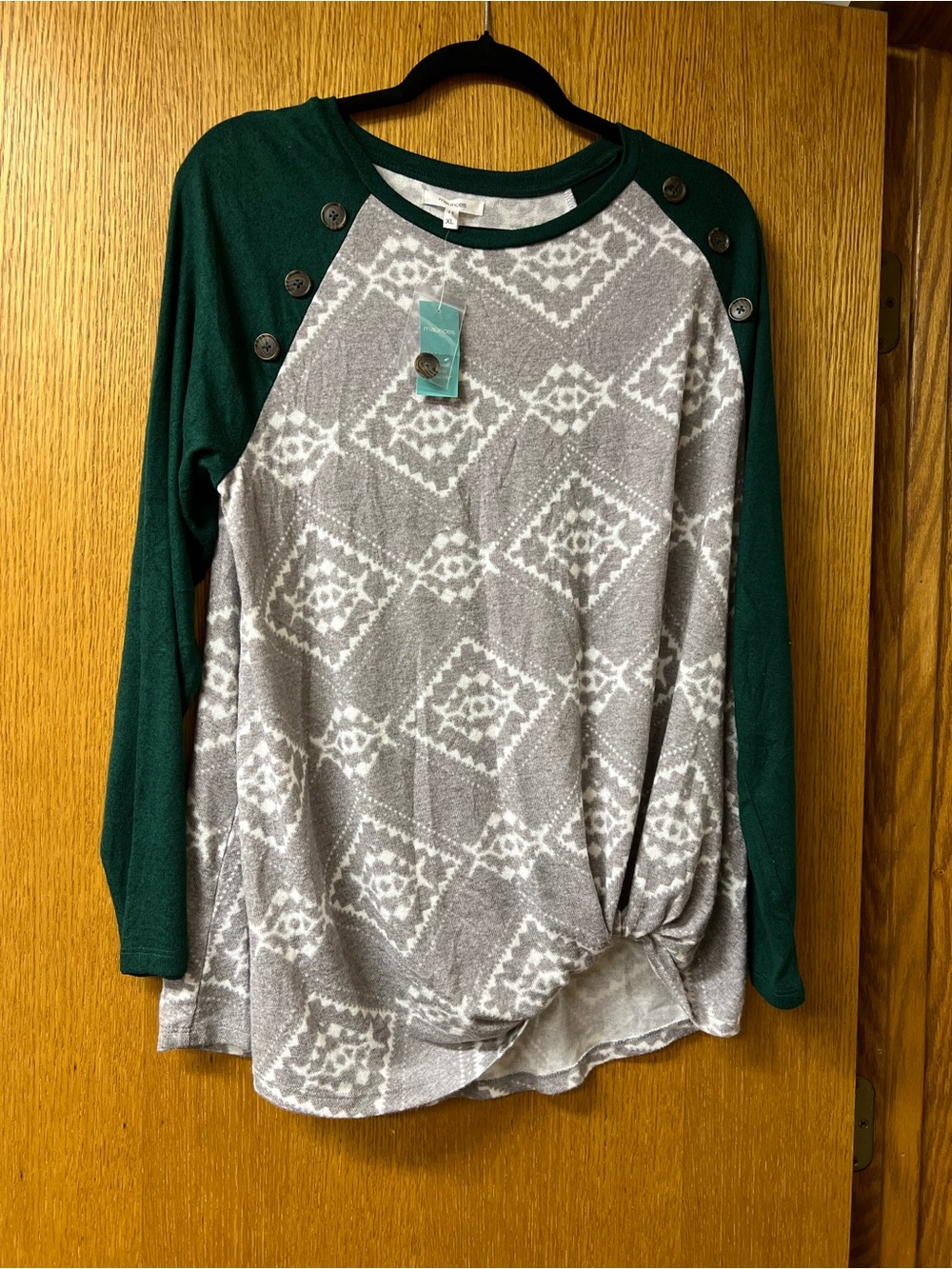 Maurices Geometric Long Sleeve Top in Gray & Green XL NWT